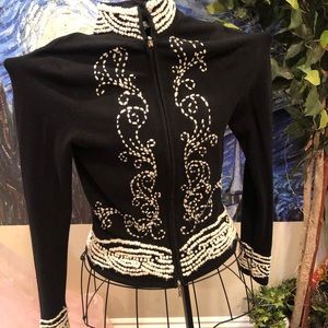 Black/white market Vintage style sweater